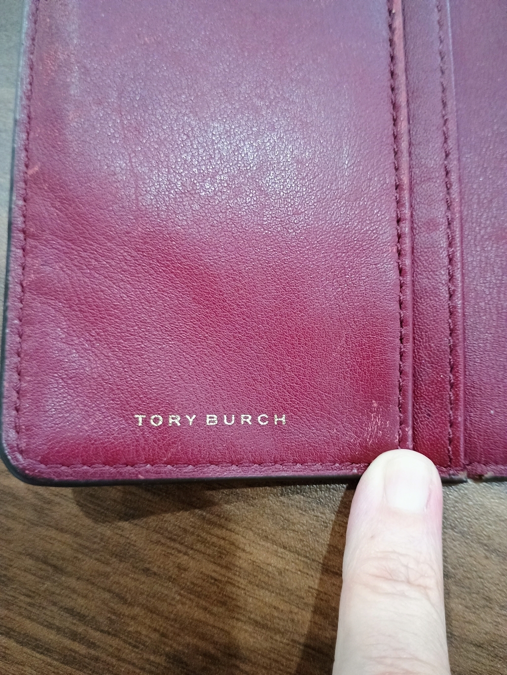 Tory Burch Patent Leather Zip Wallet in Light Cream with Gold Logo - Picture 6 of 12
